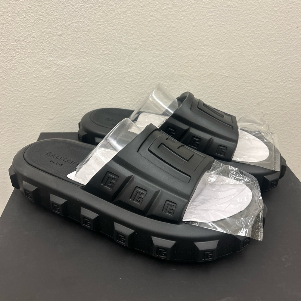 Balmain slides
